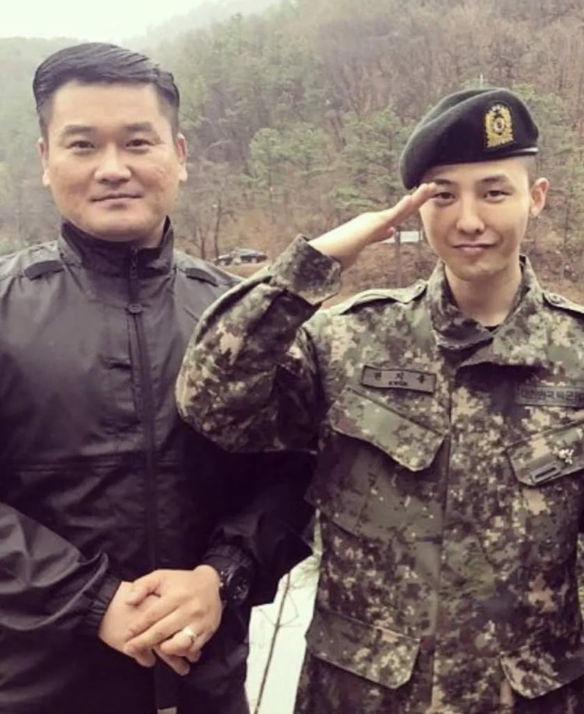 16 Foto Oppa Korea yang Lagi Wamil ini Bisa Bikin Cewek Lupa Kedip. Lucunya Nggak Wajar Banget, Duh~ 29