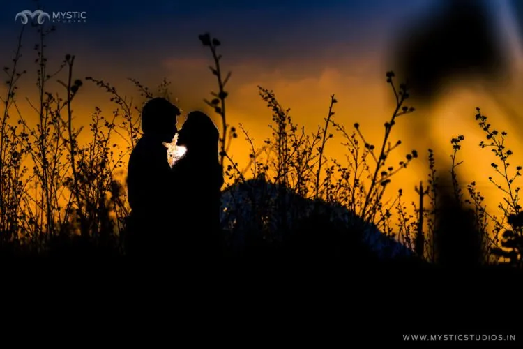 12 Ide Pre-Wedding Berkonsep Siluet yang Unik dan Dramatis. Duh, Romantisnya Kayak di Film-film~ 23