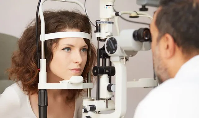 5 Aturan Makeup Mata, Biar Nggak Celaka Kayak Wanita yang Hampir Buta Karena Maskara 12