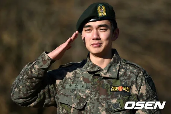 16 Foto Oppa Korea yang Lagi Wamil ini Bisa Bikin Cewek Lupa Kedip. Lucunya Nggak Wajar Banget, Duh~ 27