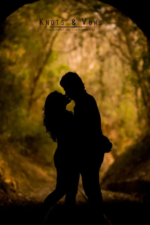 12 Ide Pre-Wedding Berkonsep Siluet yang Unik dan Dramatis. Duh, Romantisnya Kayak di Film-film~ 14