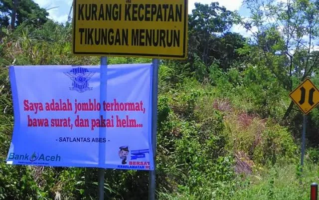 Saking Kreatifnya, 14 Spanduk Peringatan ini Pasti Bikin Kamu Otomatis Taat Aturan. Masih Mau Bandel? 28