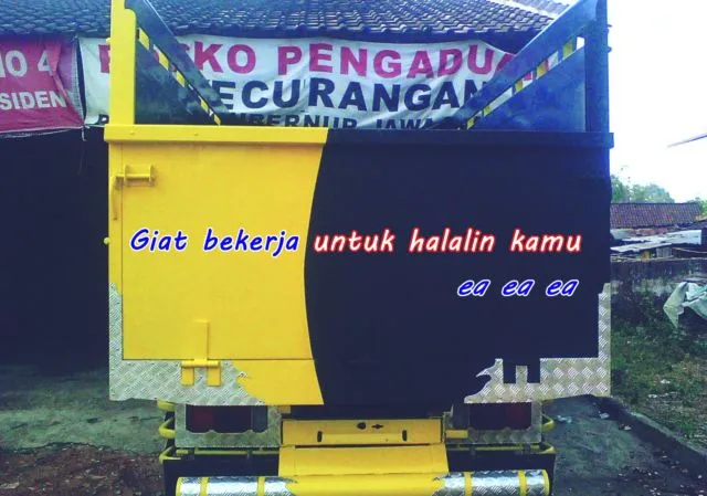 13 Tulisan di Belakang Truk Pantura ala Generasi Milenial. Jokes-nya Sudah Cukup Receh Belum nih? 16