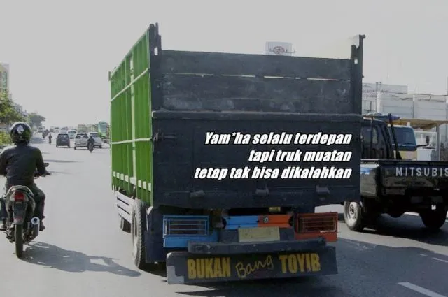 13 Tulisan di Belakang Truk Pantura ala Generasi Milenial. Jokes-nya Sudah Cukup Receh Belum nih? 20