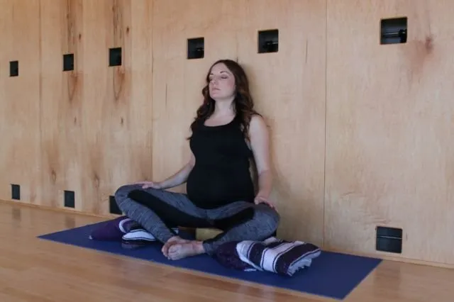 6 Pose Yoga untuk Atasi Bayi Sungsang. Demi Lancarnya Kelahiran Normal Alih-alih Caesar 12