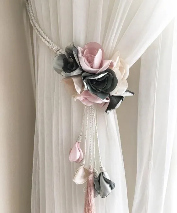 19+ Ide Tied Back Alias Pengikat Tirai yang Ciamik Ini Sayang Banget Kamu Lewatkan. Biar Dekor Rumah Jadi Nggak Membosankan 36