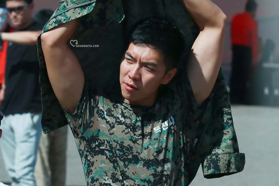 16 Foto Oppa Korea yang Lagi Wamil ini Bisa Bikin Cewek Lupa Kedip. Lucunya Nggak Wajar Banget, Duh~ 28
