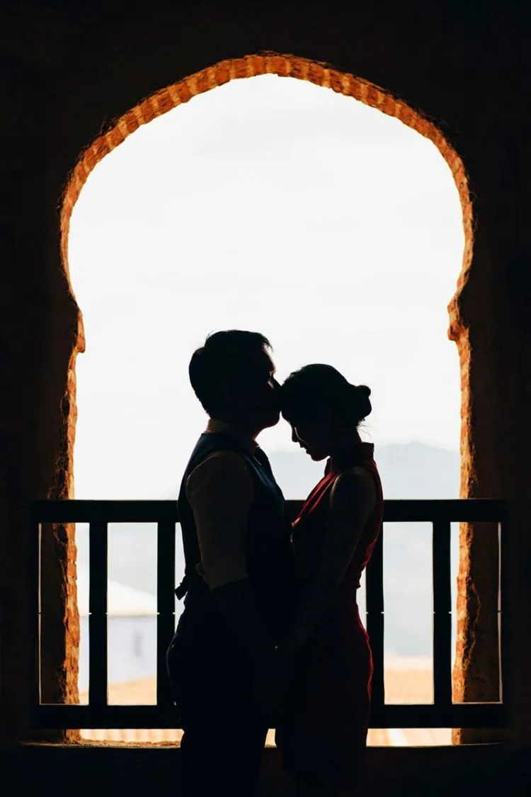 12 Ide Pre-Wedding Berkonsep Siluet yang Unik dan Dramatis. Duh, Romantisnya Kayak di Film-film~ 22