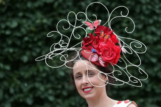 Deretan Topi Paling Spektakuler di Acara Royal Ascot 2018, Tradisi Pacu Kuda Megah Kerajaan Inggris 31