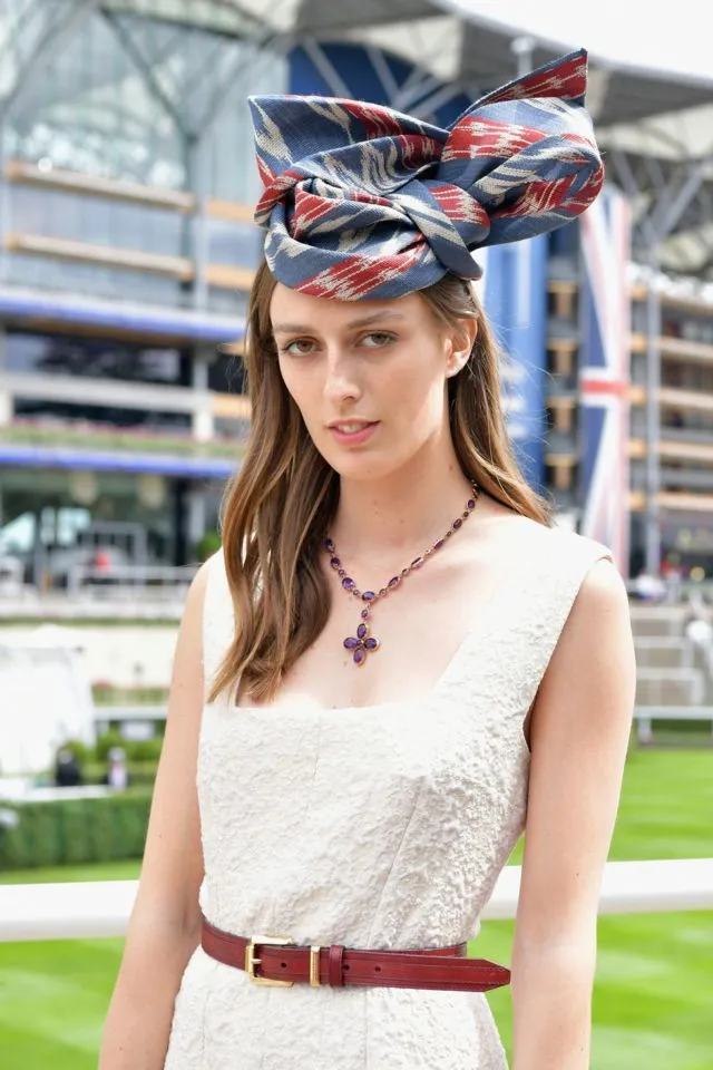 Deretan Topi Paling Spektakuler di Acara Royal Ascot 2018, Tradisi Pacu Kuda Megah Kerajaan Inggris 33