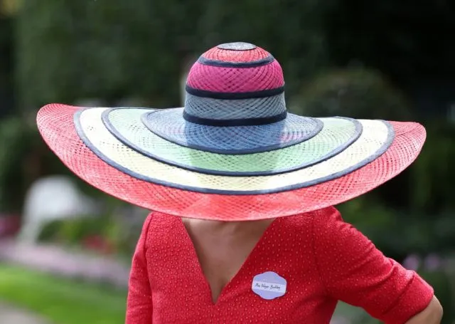 Deretan Topi Paling Spektakuler di Acara Royal Ascot 2018, Tradisi Pacu Kuda Megah Kerajaan Inggris 29