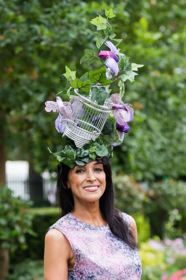 Deretan Topi Paling Spektakuler di Acara Royal Ascot 2018, Tradisi Pacu Kuda Megah Kerajaan Inggris 34