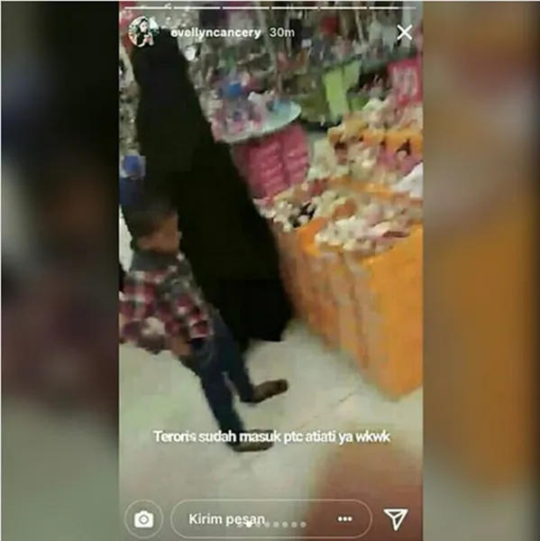 Bilang Ibu-Ibu Bercadar Sebagai Teroris, Candaan Cewek ini Bikin Geram Warganet. Kebangetan! 4