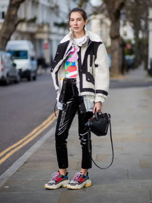 Namanya Sih 'Ugly Sneakers', Tapi Jadi Tren Sepatu 2018 yang Layak Coba. Ini Inspirasinya! 23