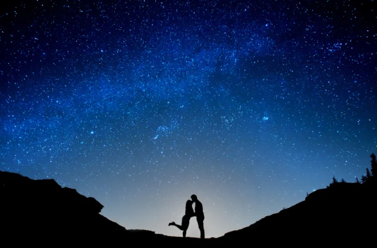12 Ide Pre-Wedding Berkonsep Siluet yang Unik dan Dramatis. Duh, Romantisnya Kayak di Film-film~ 19