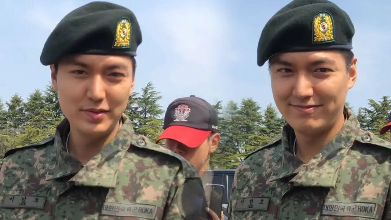 16 Foto Oppa Korea yang Lagi Wamil ini Bisa Bikin Cewek Lupa Kedip. Lucunya Nggak Wajar Banget, Duh~ 17