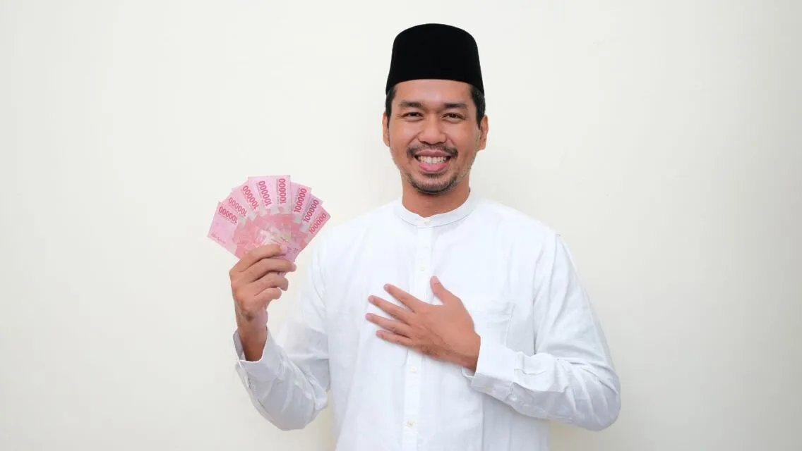 7 Kebiasaan Cowok yang Pasti Dilakukan Jelang Idulfitri. Sibuknya Ngalahin Orang Bikin Kue dan Ketupat! 11 bagi bagi thr di hari raya idul fitri