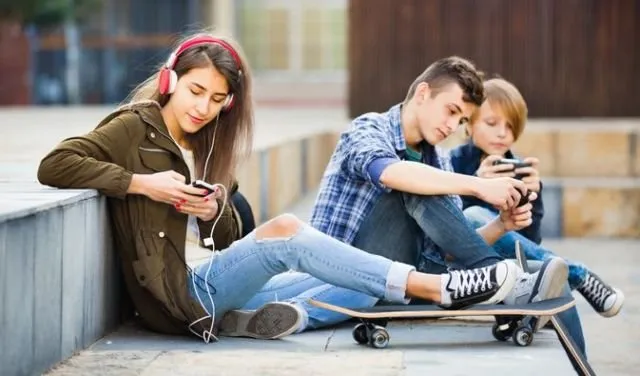 4 Alasan Kenapa Orang Berhenti Mendengar Lagu Baru di Usia 30. Malah Lebih Pilih Lagu-Lagu Nostalgia 7
