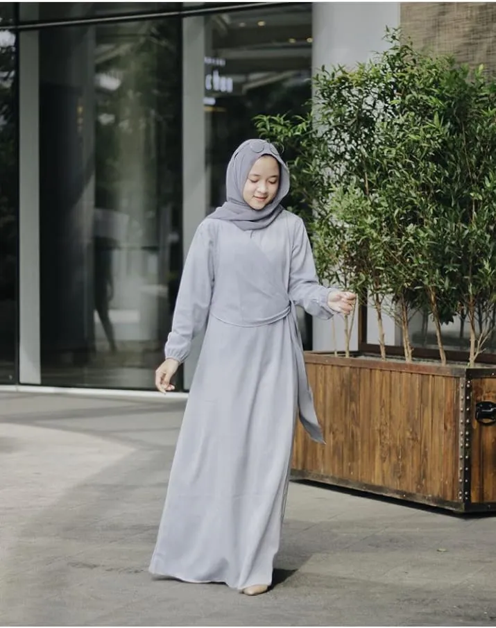 9 Gaya Fesyen Modis nan Manis Ala Si Cantik Bersuara Emas, Nissa Sabyan. Pesonanya Nggak Nahan! 14
