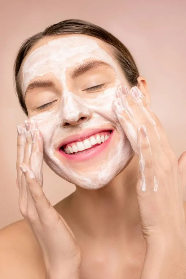 6 Tips Skincare yang Kerap Digunakan Para Ahli Perawatan Kulit. Ya Benar Saja Mereka Cantik-cantik 7