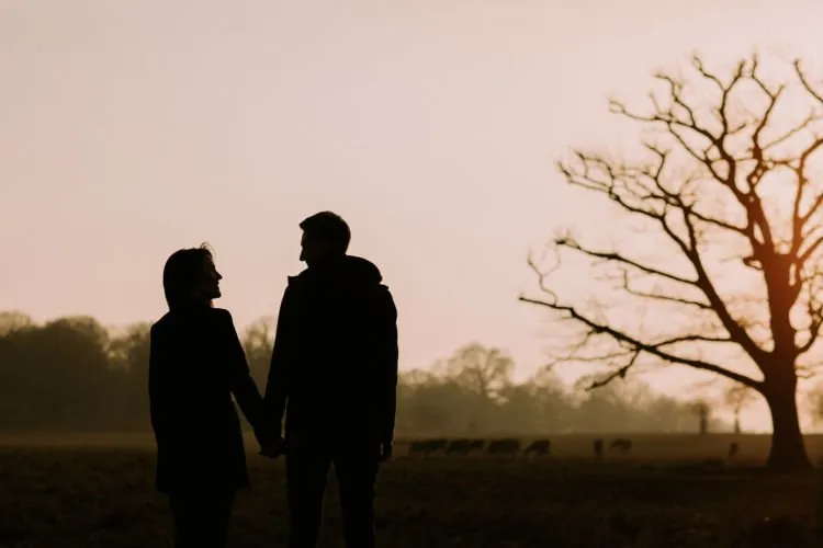 12 Ide Pre-Wedding Berkonsep Siluet yang Unik dan Dramatis. Duh, Romantisnya Kayak di Film-film~ 15