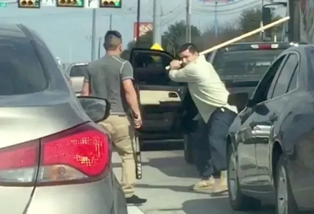 5 Alasan Kenapa Orang Mudah Tersulut Emosi Saat Berkendara di Jalan Raya, Kayak Pria di Tol ini 10