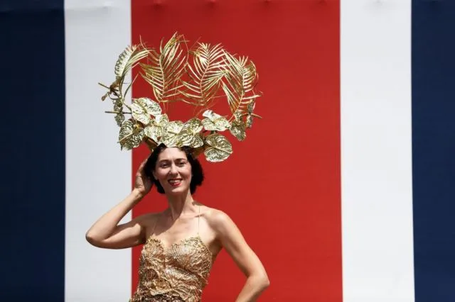 Deretan Topi Paling Spektakuler di Acara Royal Ascot 2018, Tradisi Pacu Kuda Megah Kerajaan Inggris 27