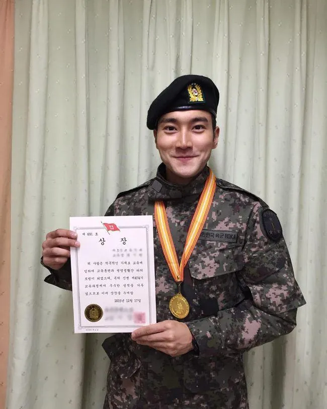 16 Foto Oppa Korea yang Lagi Wamil ini Bisa Bikin Cewek Lupa Kedip. Lucunya Nggak Wajar Banget, Duh~ 23