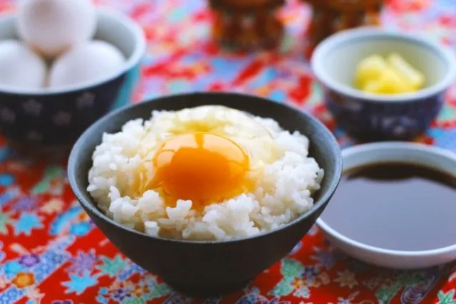 4 Alasan Orang di Negara Ini Doyan Banget Makan Telur Mentah. Katanya Telur di Sana Paling Aman 6