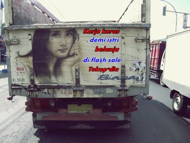 13 Tulisan di Belakang Truk Pantura ala Generasi Milenial. Jokes-nya Sudah Cukup Receh Belum nih? 23
