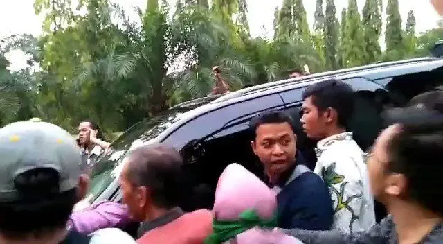 6 Fakta Soal Ricuh Demo Mahasiswa Unnes. Beberapa Sampai Terluka Karena Ditabrak Mobil Rektor 10