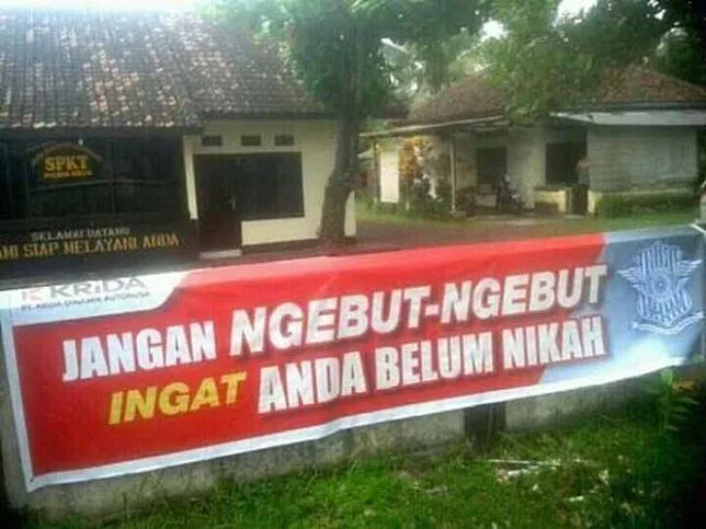 Saking Kreatifnya, 14 Spanduk Peringatan ini Pasti Bikin Kamu Otomatis Taat Aturan. Masih Mau Bandel? 24