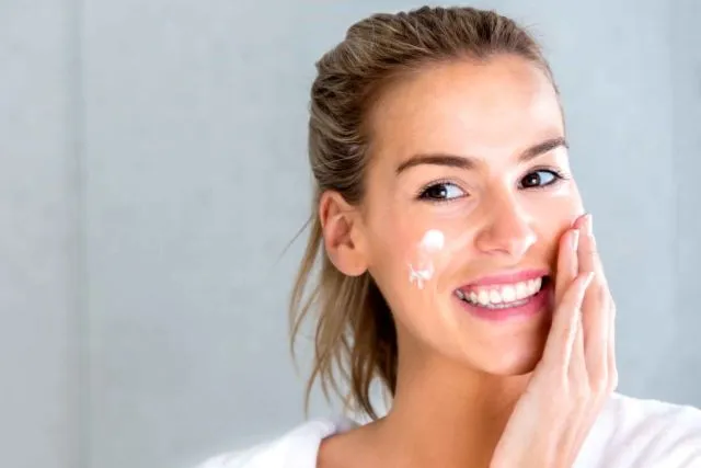 8 Tips Makeup untuk Kulit Berminyak Agar Tahan Lama 12