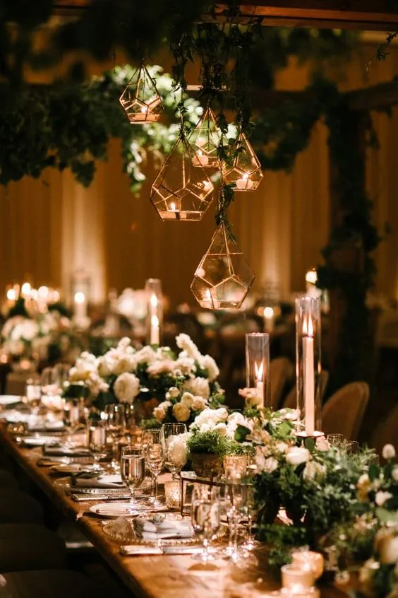 12+ Inspirasi Indoor Lighting untuk Resepsi Pernikahanmu. Biar Kata Dekorasi Minimal, Pencahayaan Tetap Maksimal! 20