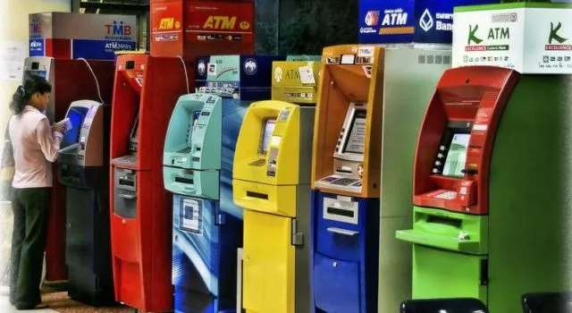 15 Penampakan ATM dari Waktu ke Waktu. Sejak ATM Pertama Dibuat pada Tahun 1967 Hingga Sekarang 25