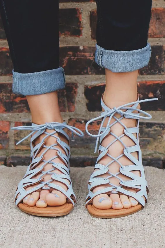 10 Style Kece dengan Sandal Ini Bisa Banget Disontek. Terutama Kalau Kamu Malas Pakai Sepatu 15