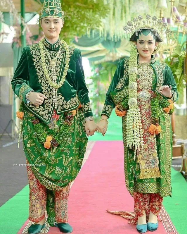 13+ Kumpulan Pengantin Jawa Memakai Kebaya Beledu. Tampak Mriyayeni Bak Pasangan Ningrat 26