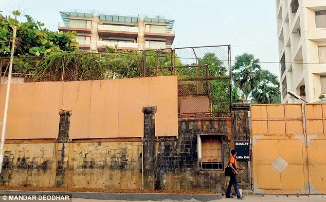 Yuk, Bertamu ke Rumah Shahrukh Khan di Mumbai dan Ketahui 10 Fakta tentang 'Istana'nya yang Begitu Mewah 19