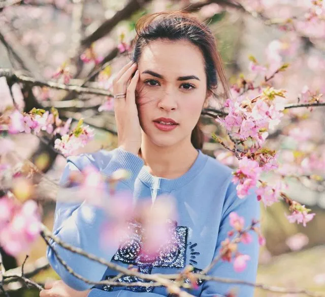Secara Nggak Langsung, 8 Lagu ini Diprediksi Bisa Bikin Kamu Jadi Orang yang Boros. Bahaya Juga, Ya! 10