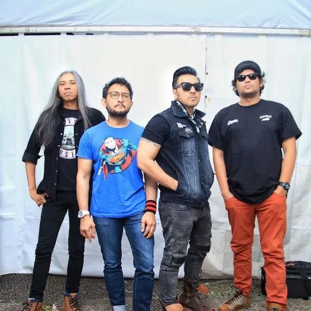 Secara Nggak Langsung, 8 Lagu ini Diprediksi Bisa Bikin Kamu Jadi Orang yang Boros. Bahaya Juga, Ya! 14