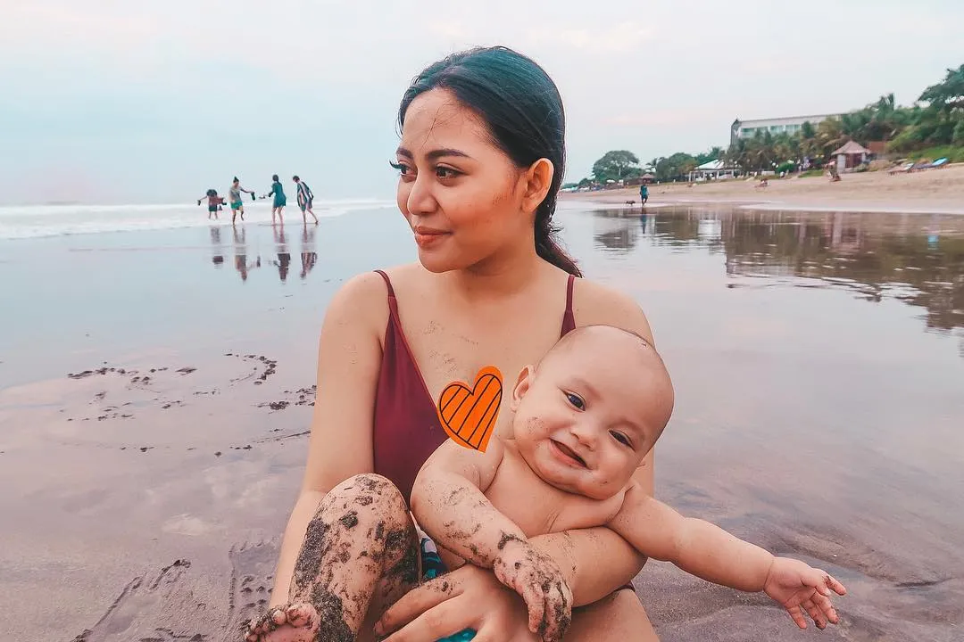 Kompaknya 10 Mamah Muda Saat Hangout Bareng Anaknya. Nanti Kita Bisa Begini Juga Nggak, Ya? 11