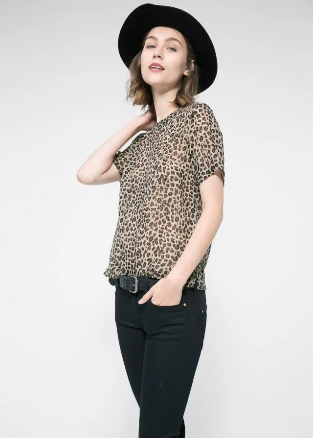 Padu Padan Busana Motif Macan Tutul biar Nggak Kelihatan Norak, Malahan Eksentrik! 12