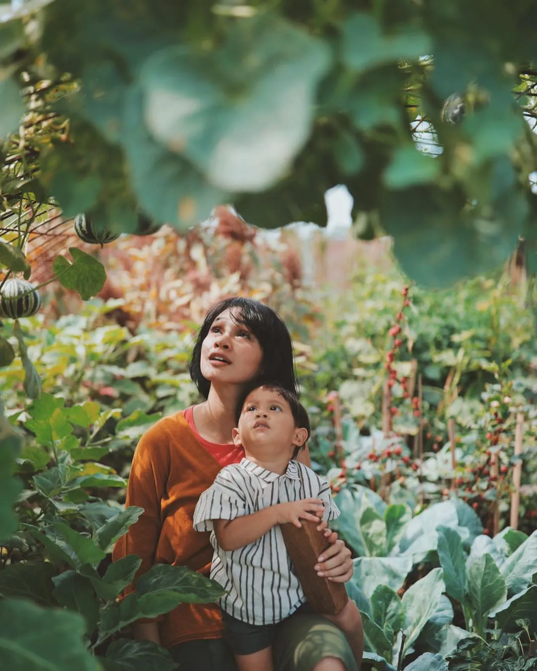 Kompaknya 10 Mamah Muda Saat Hangout Bareng Anaknya. Nanti Kita Bisa Begini Juga Nggak, Ya? 14
