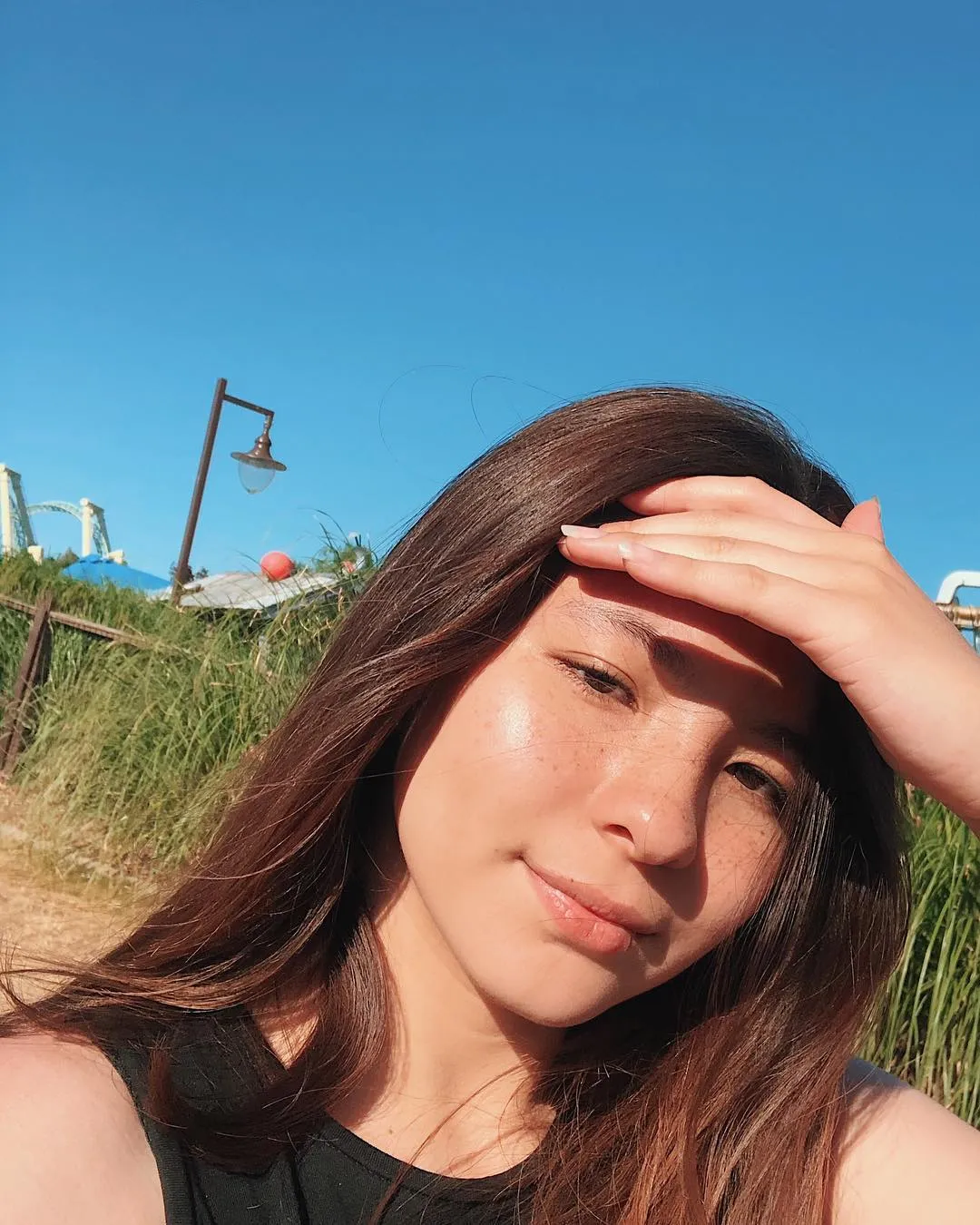 13 Artis yang Ikutan Pakai Makeup Freckles, Bahkan Ada yang Aslinya Gitu. Seger Banget Nggak Sih? 14