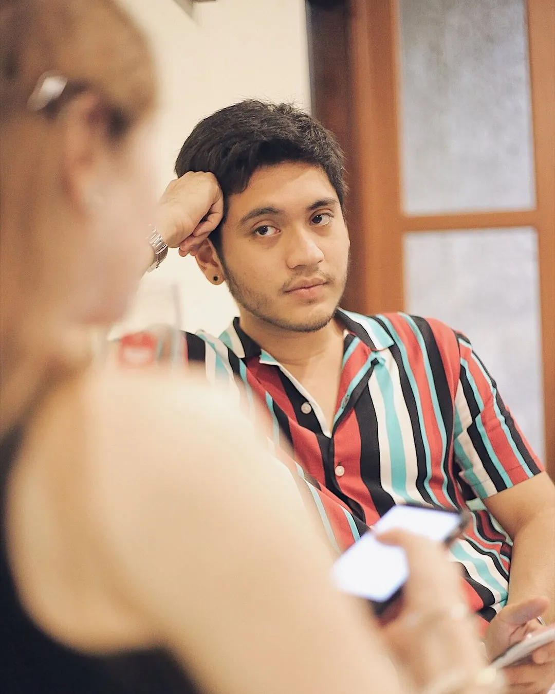 10+ Potret Serunya Proses Syuting Bumi Manusia bareng Aktor-aktornya. Makin Penasaran Nggak nih? 17