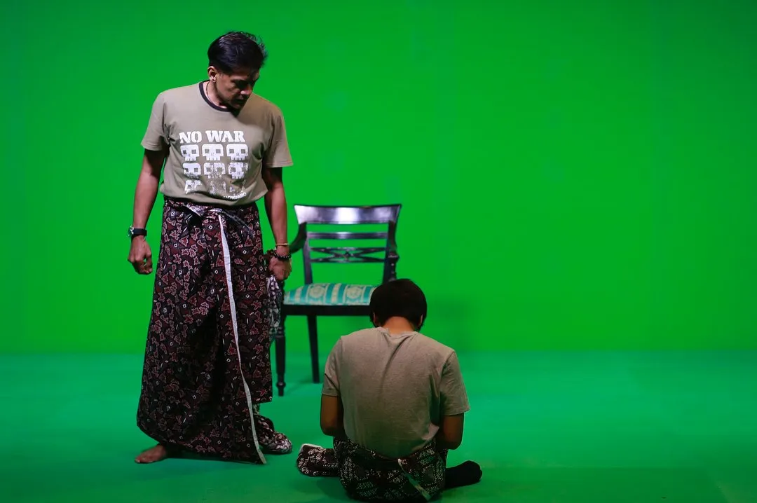 10+ Potret Serunya Proses Syuting Bumi Manusia bareng Aktor-aktornya. Makin Penasaran Nggak nih? 22