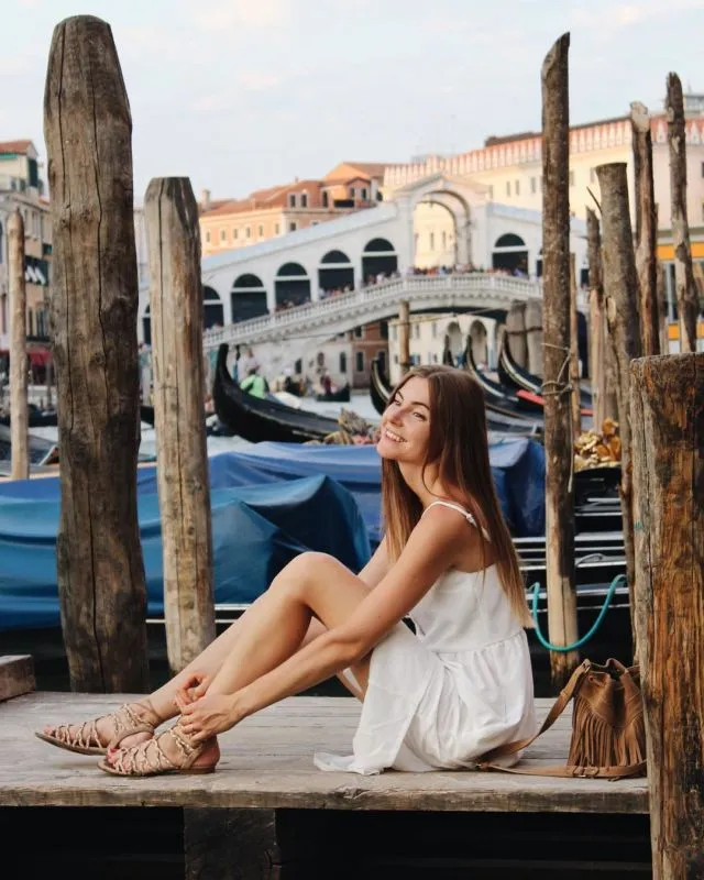 14 Aksesoris Kece Buat Cewek Saat Traveling. Biar Hits dan Nggak Gitu-gitu Aja! 27