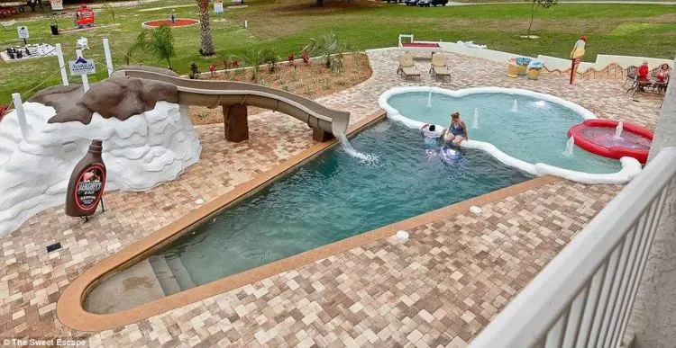10 Kolam Renang dengan Bentuk Paling Lucu dan Unik di Dunia. Favoritmu yang Mana? 11