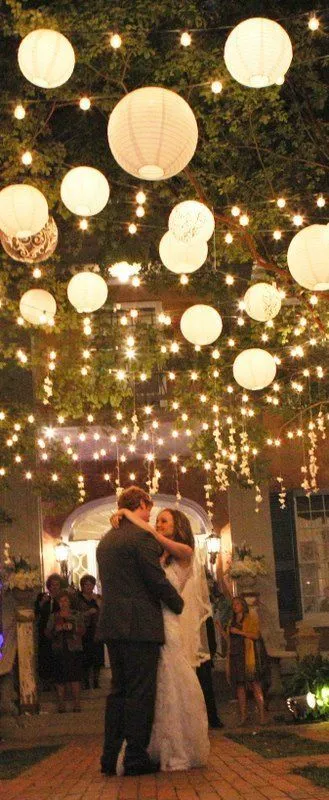 12+ Inspirasi Indoor Lighting untuk Resepsi Pernikahanmu. Biar Kata Dekorasi Minimal, Pencahayaan Tetap Maksimal! 22