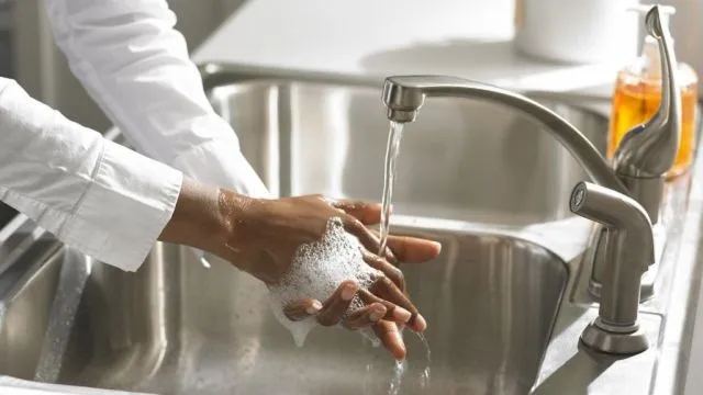 9 Kesalahan Kamu dalam Mencuci Tangan. Kalau Masih Lakukan Ini, Pantas Saja Penyakit Mudah Menyerang 14
